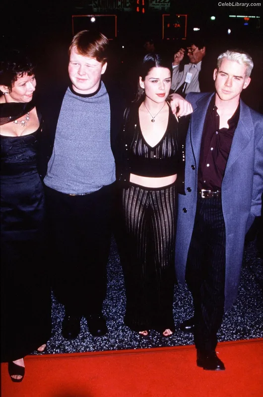 Neve Campbell photo 7 of 86