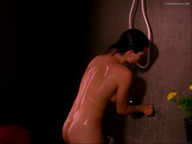 Neve Campbell photo 9 of 86