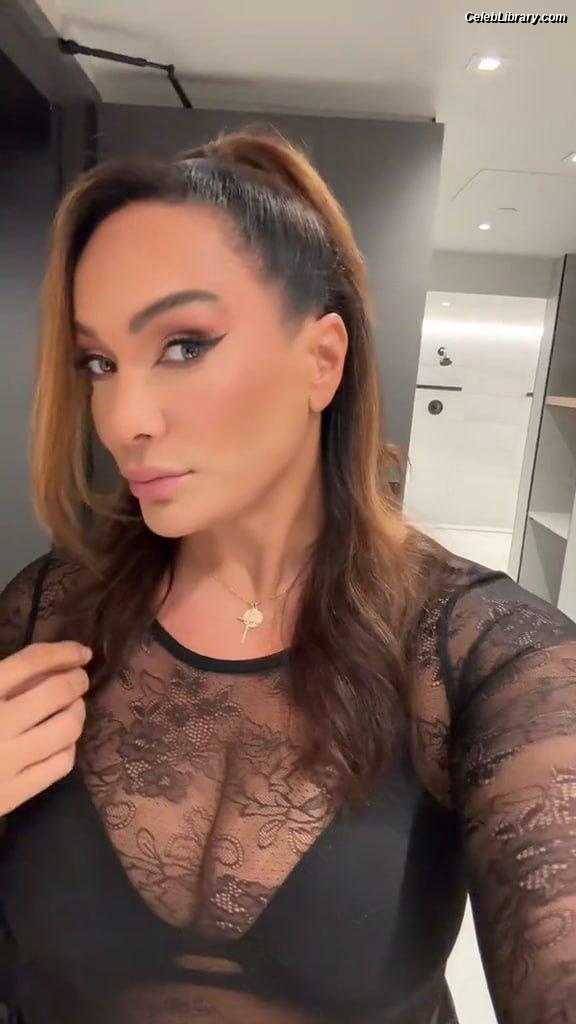 Nia Jax photo 13 of 522