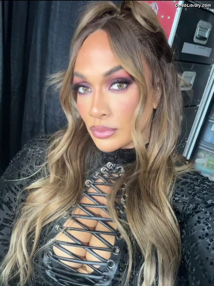 Nia Jax photo 6 of 522