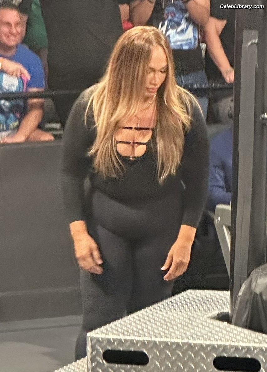 Nia Jax photo 3 of 522