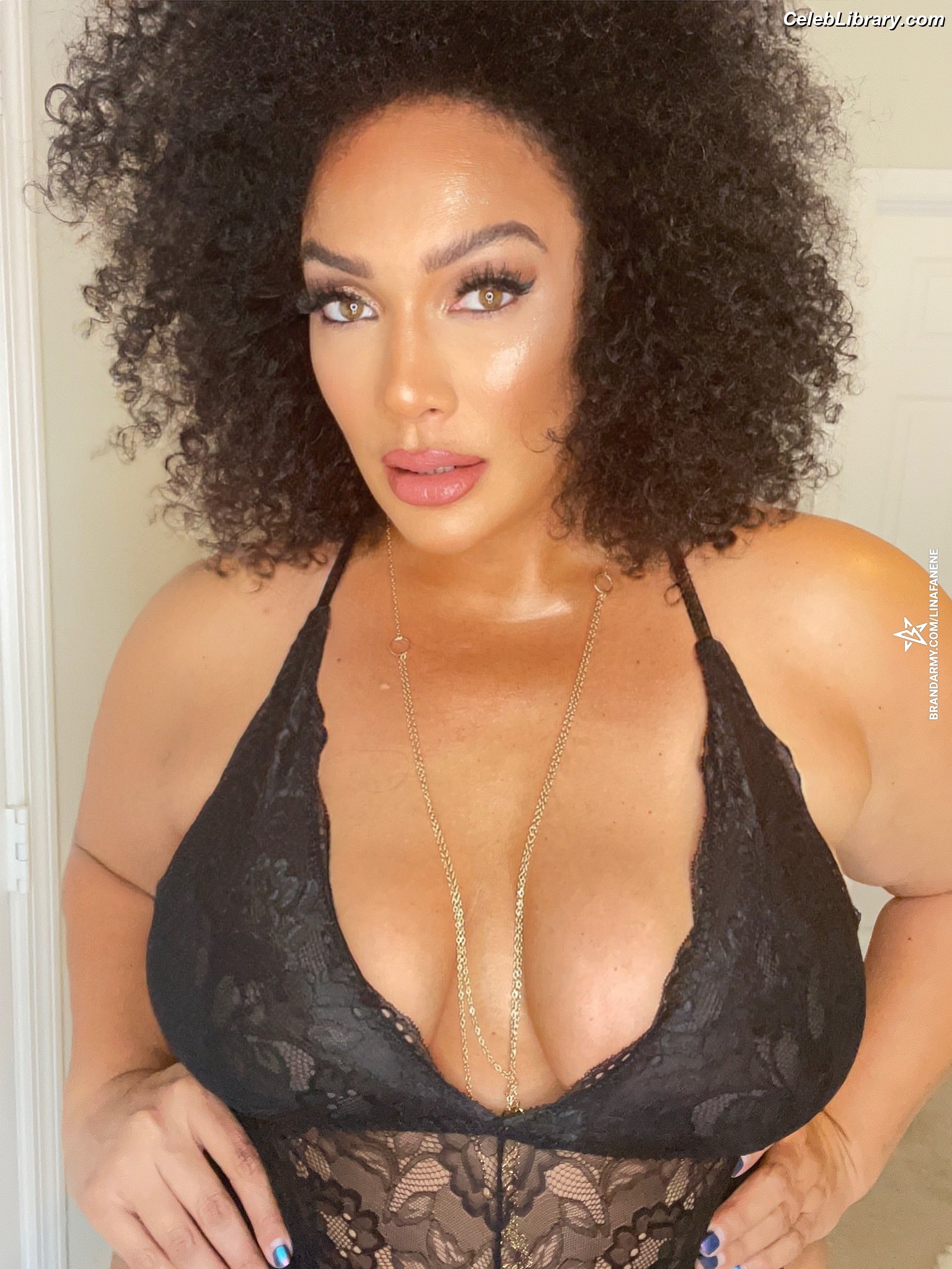 Nia Jax photo 3 of 522