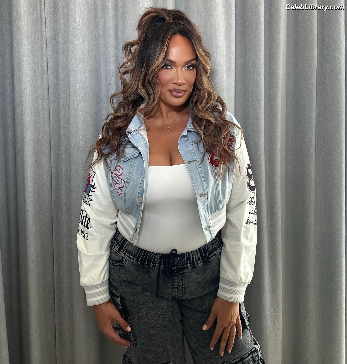 Nia Jax photo 4 of 522
