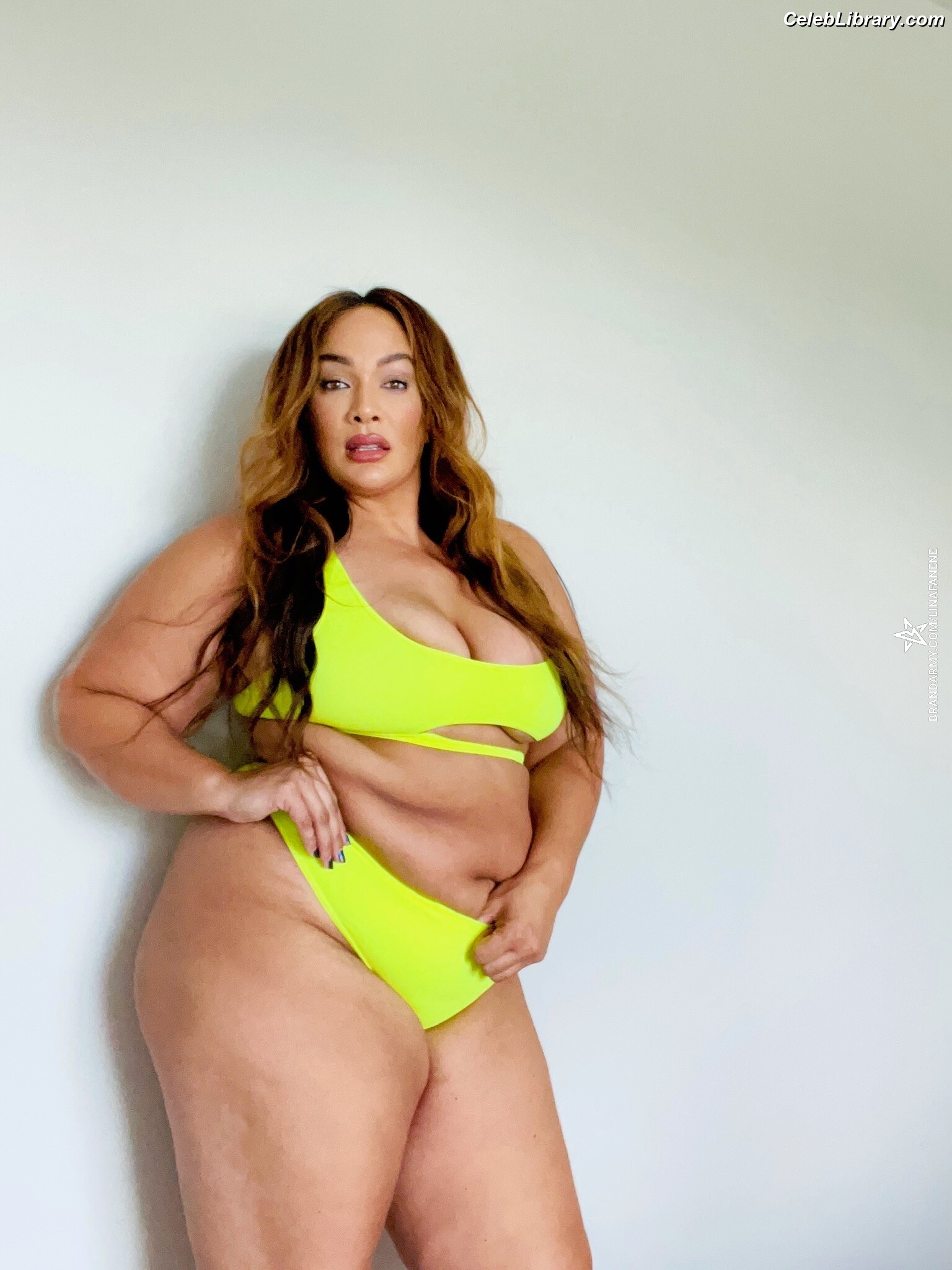 Nia Jax photo 1 of 522