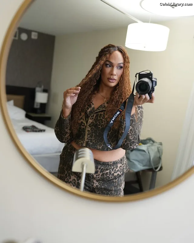 Nia Jax photo 11 of 522