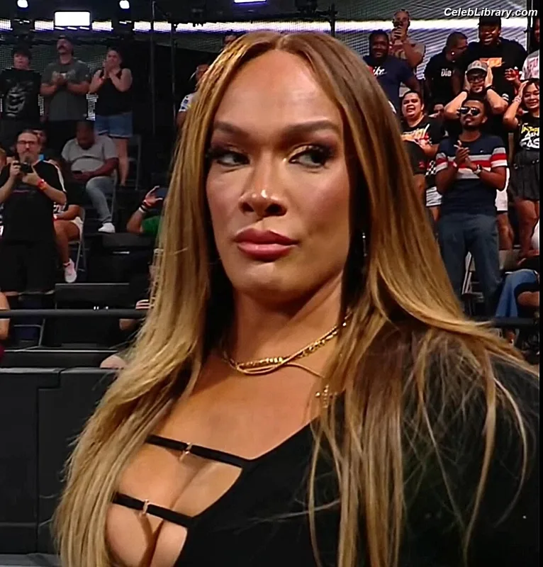 Nia Jax photo 7 of 522