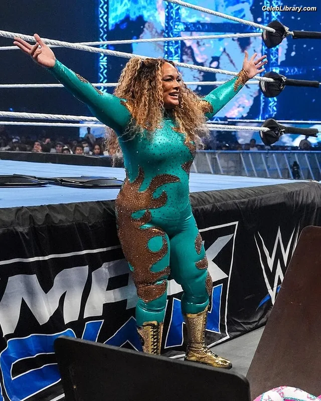 Nia Jax photo 2 of 522