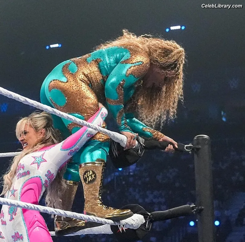 Nia Jax photo 4 of 522