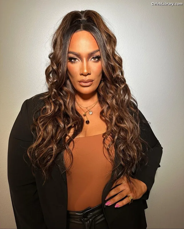 Nia Jax photo 2 of 522