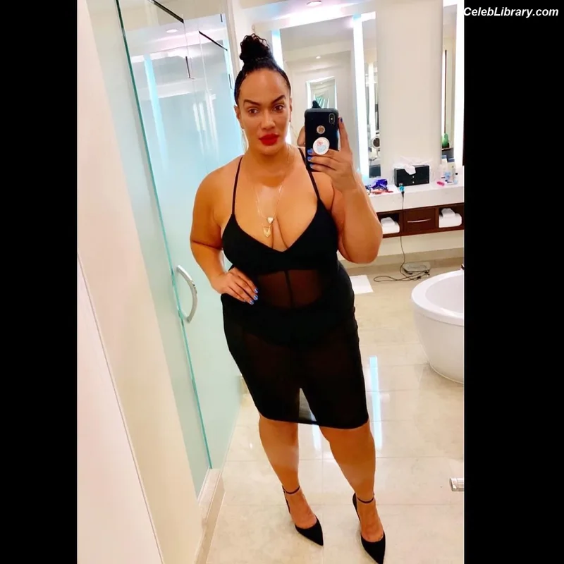 Nia Jax photo 16 of 522