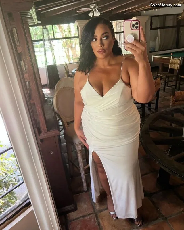 Nia Jax photo 7 of 522
