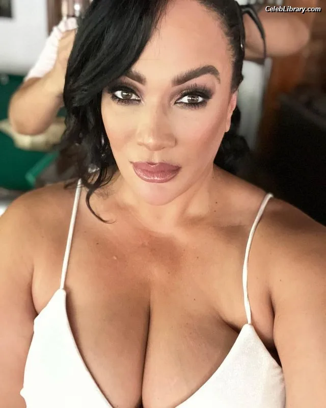 Nia Jax photo 8 of 522
