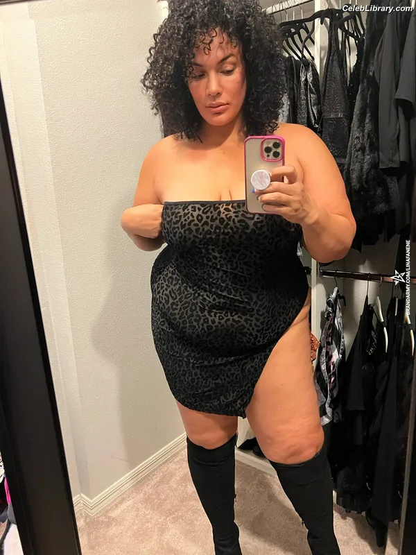Nia Jax photo 13 of 522