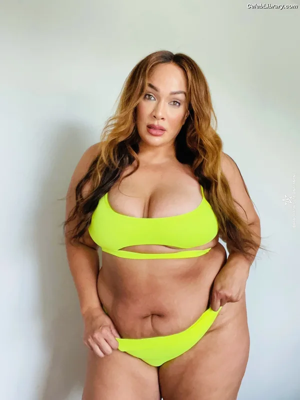Nia Jax photo 10 of 522