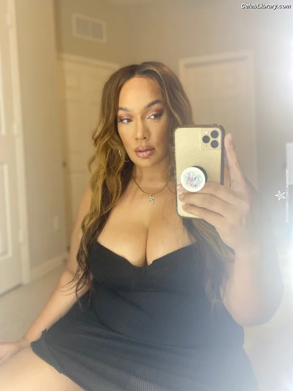 Nia Jax photo 16 of 522