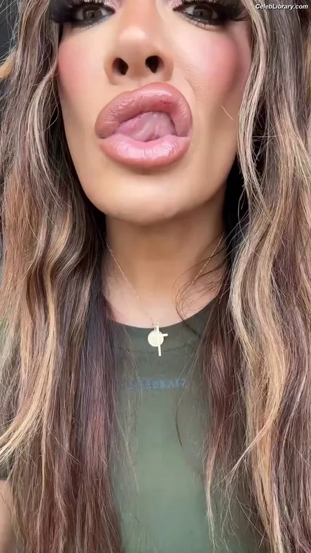 Nia Jax photo 6 of 522