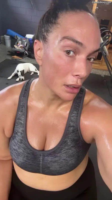 Nia Jax photo 7 of 522