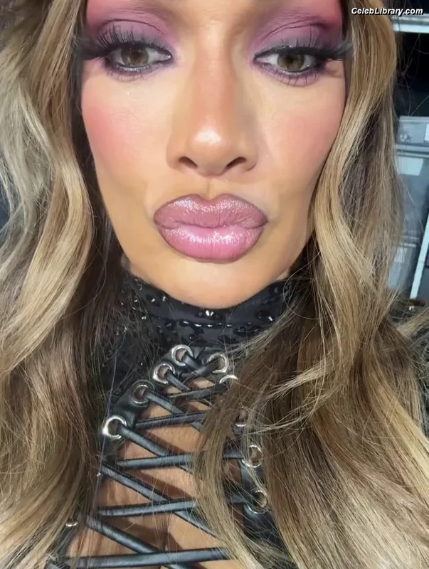 Nia Jax photo 8 of 522