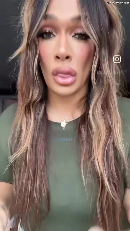 Nia Jax photo 12 of 522