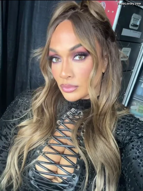 Nia Jax photo 14 of 522