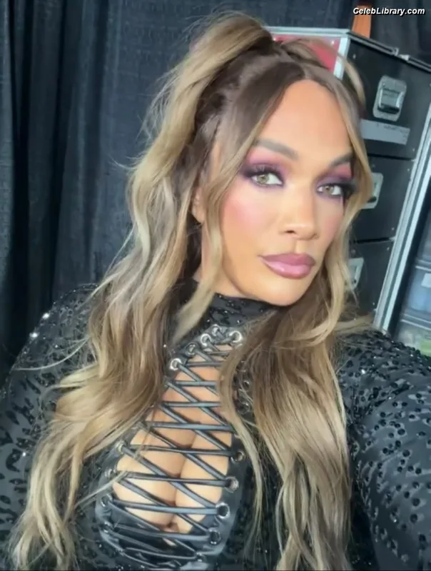 Nia Jax photo 16 of 522
