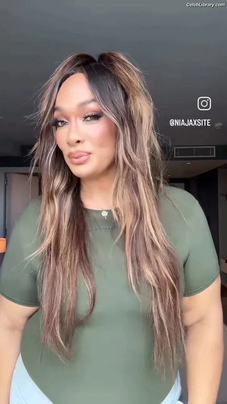 Nia Jax photo 24 of 522