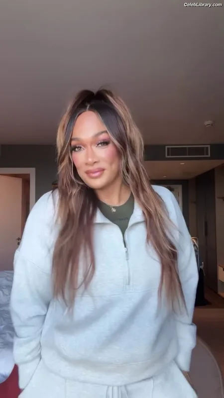 Nia Jax photo 2 of 522