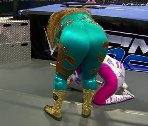 Nia Jax photo 23 of 522