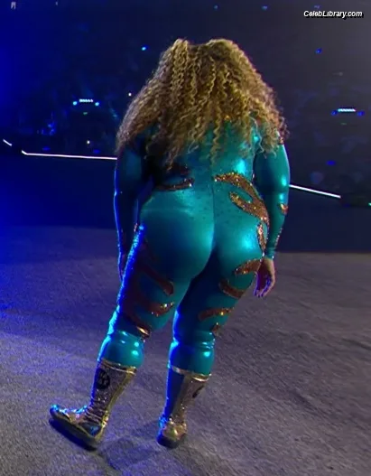 Nia Jax photo 1 of 522
