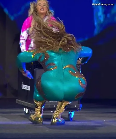 Nia Jax photo 13 of 522