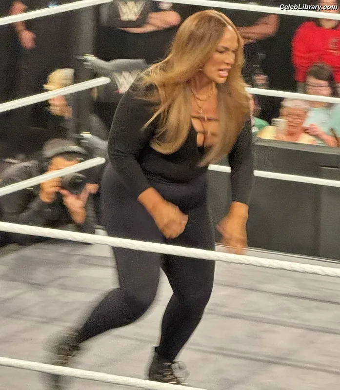 Nia Jax photo 14 of 522