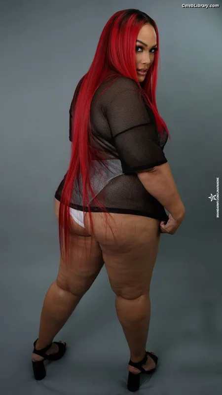 Nia Jax photo 4 of 522