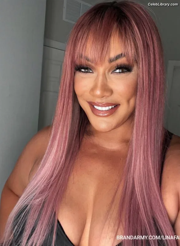 Nia Jax photo 16 of 522