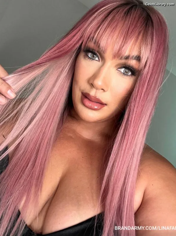 Nia Jax photo 17 of 522
