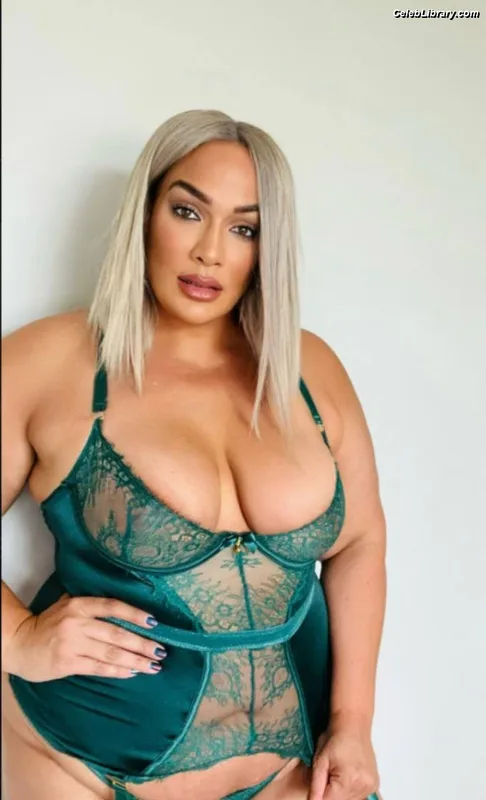Nia Jax photo 17 of 522