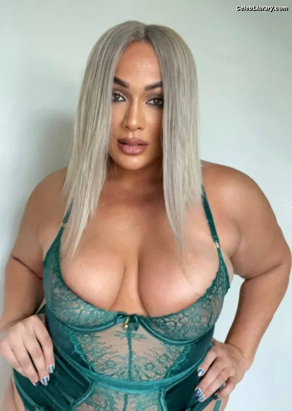 Nia Jax photo 18 of 522
