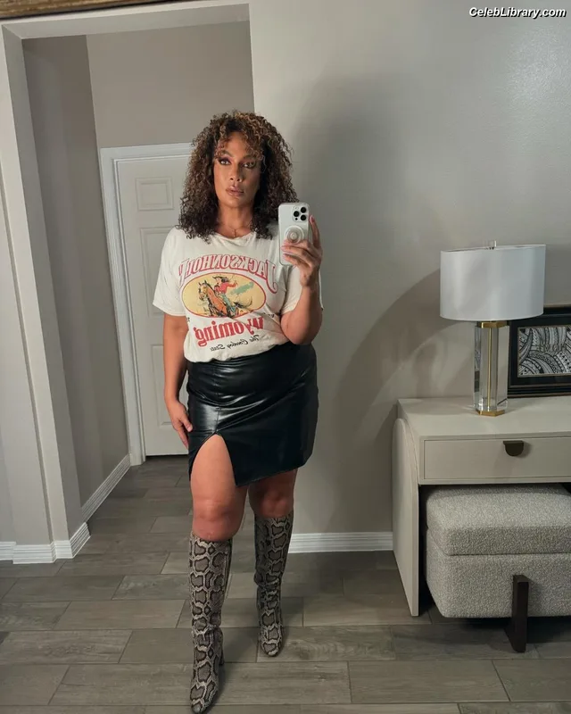 Nia Jax photo 12 of 522