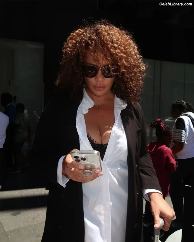 Nia Jax photo 14 of 522