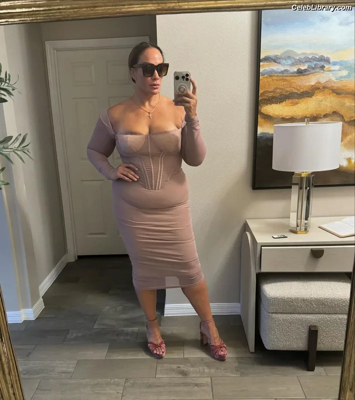 Nia Jax photo 4 of 522