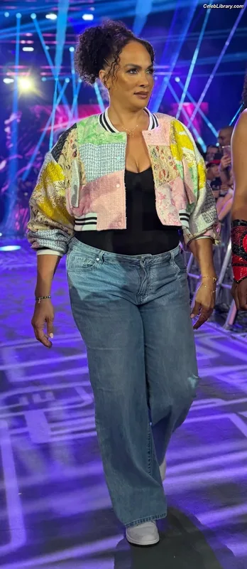 Nia Jax photo 1 of 522