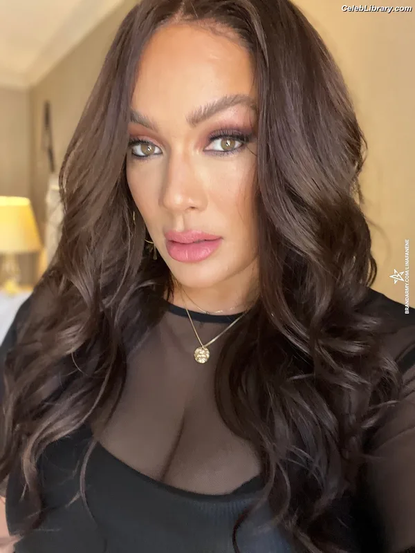 Nia Jax photo 3 of 522