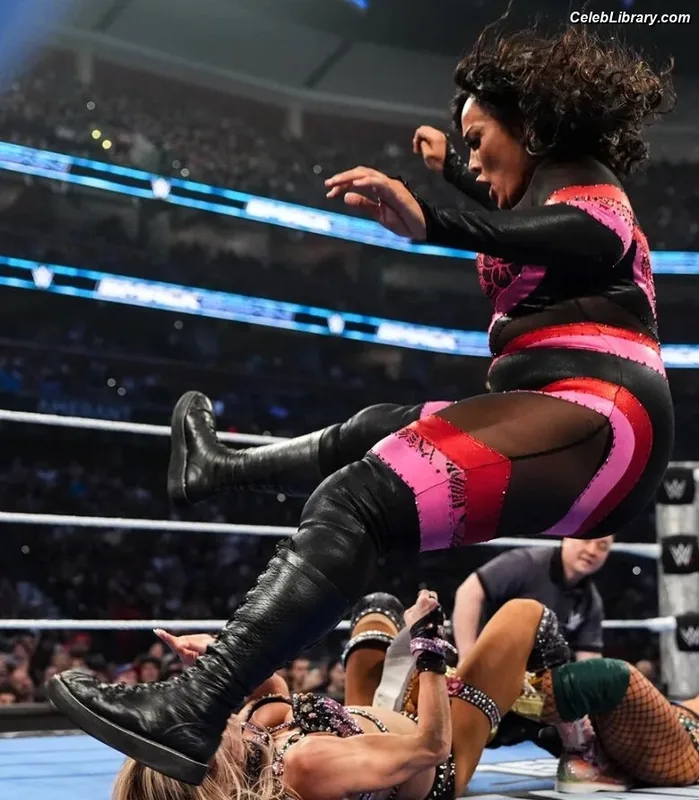 Nia Jax photo 5 of 522