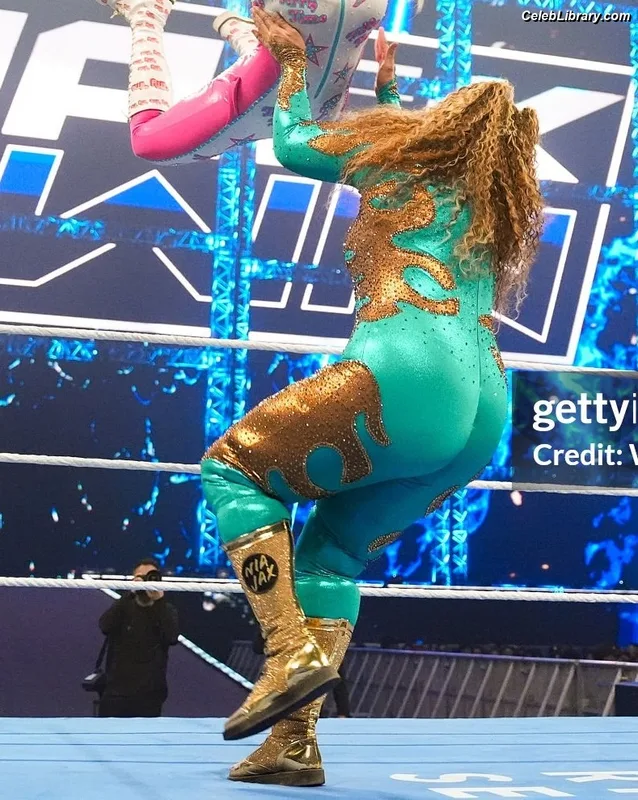 Nia Jax photo 21 of 522