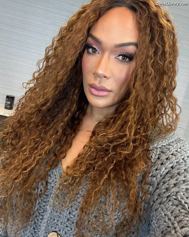 Nia Jax photo 9 of 522
