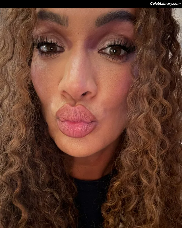 Nia Jax photo 11 of 522