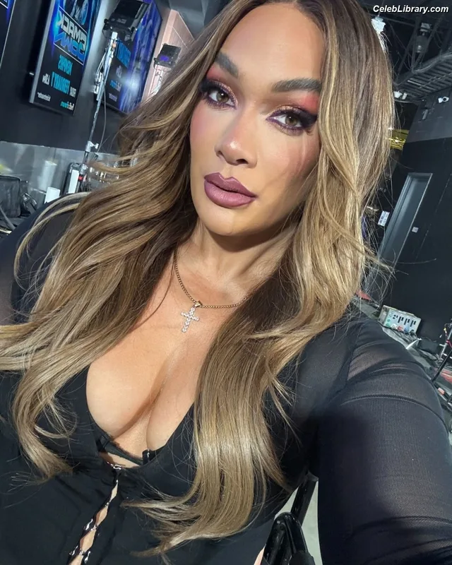 Nia Jax photo 12 of 522