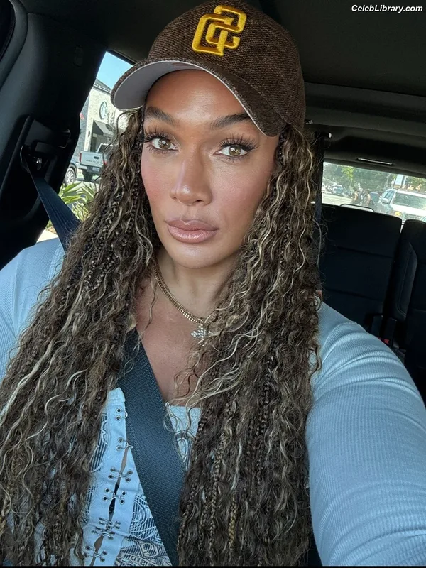 Nia Jax photo 24 of 522