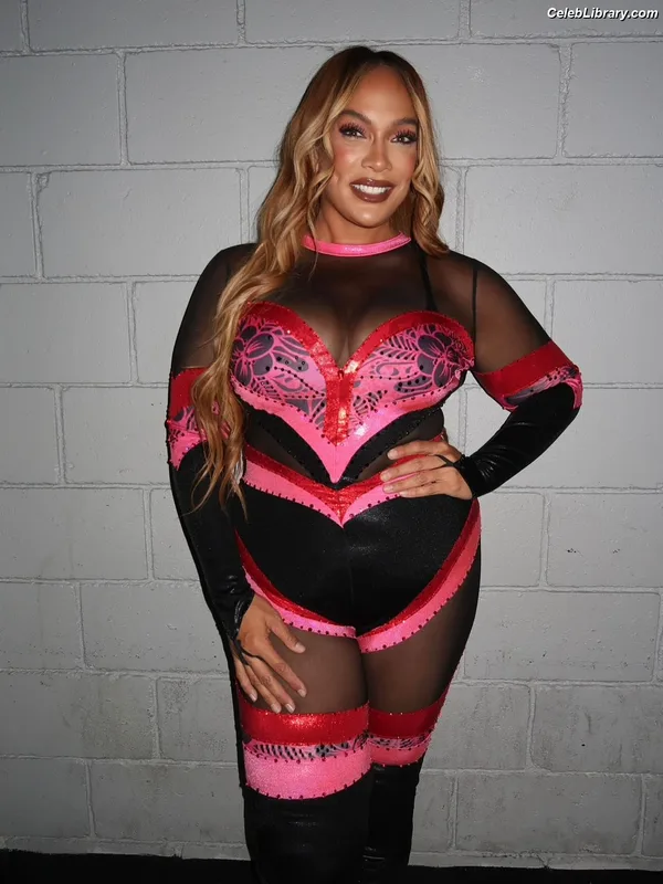 Nia Jax photo 7 of 522