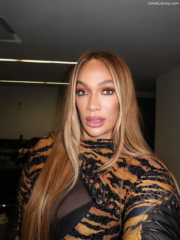Nia Jax photo 12 of 522