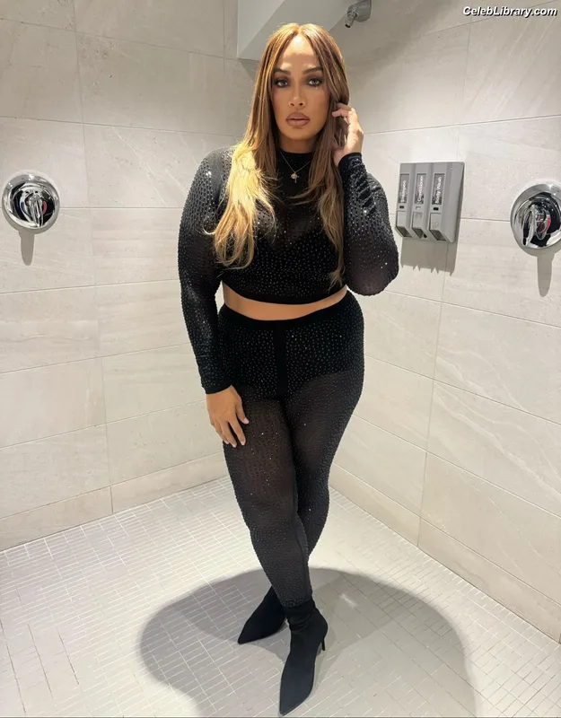 Nia Jax photo 23 of 522